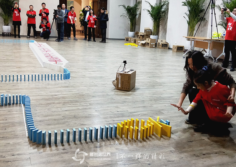 東軟賀新春，多米諾送祝福
