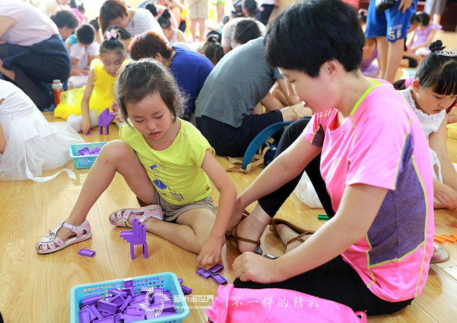 快樂童年、夢想啟航-四季青青少年活動中心多米諾游戲體驗活動