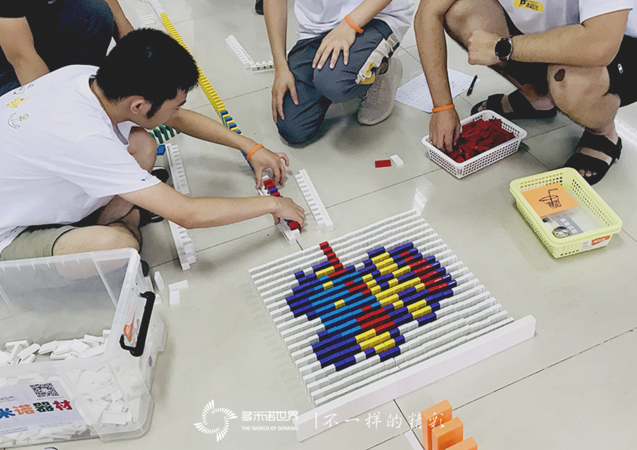 地平線大學(xué)2019班無(wú)限創(chuàng)意打造精彩多米諾世界