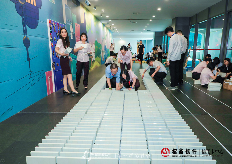 招行培訓(xùn)師共碼骨牌，多米諾長卷喜迎教師節(jié)