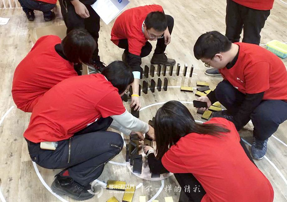 東軟賀新春，多米諾送祝福