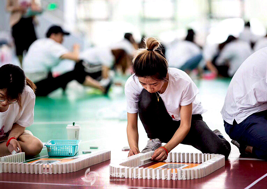 雅瑩多米諾團隊大挑戰(zhàn)祝福集團30周年