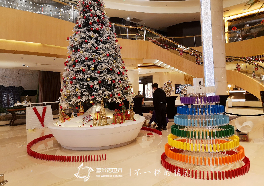 多米諾點亮萬豪感恩夜