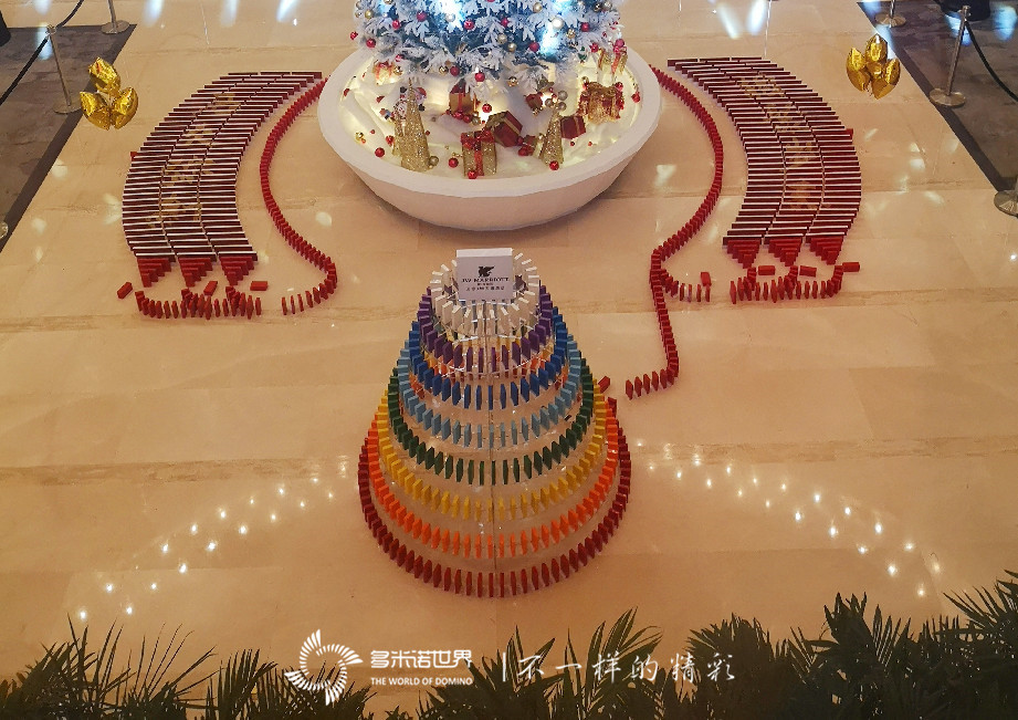 多米諾點亮萬豪感恩夜