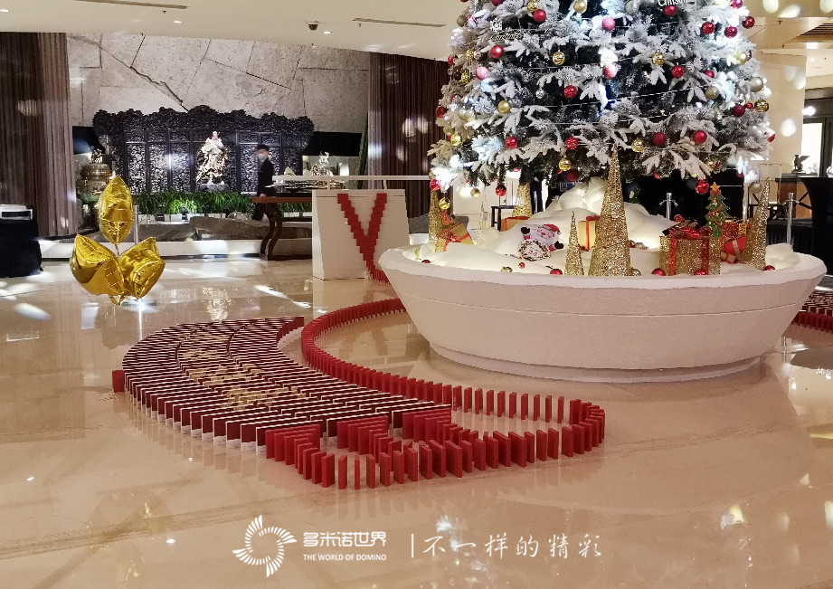 多米諾點亮萬豪感恩夜