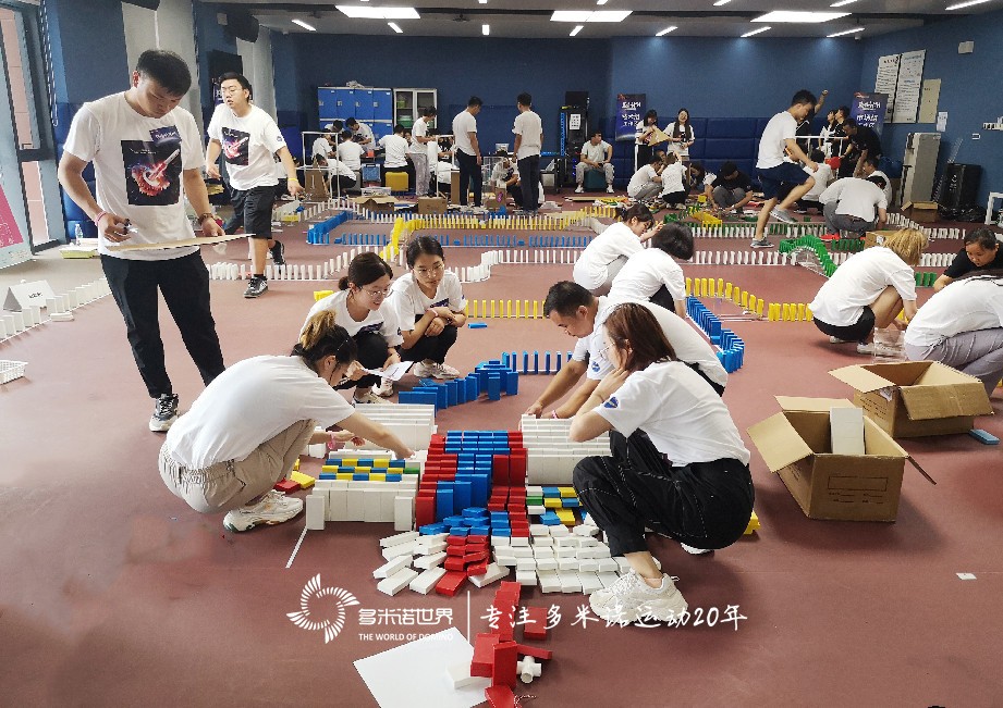 以多米諾骨牌的方式開啟一場(chǎng)有趣的項(xiàng)目交付體驗(yàn)