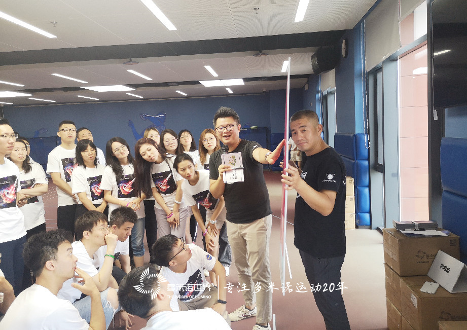 以多米諾骨牌的方式開啟一場(chǎng)有趣的項(xiàng)目交付體驗(yàn)